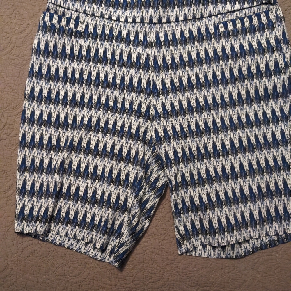 Elastic Waste Bermudas in bold print